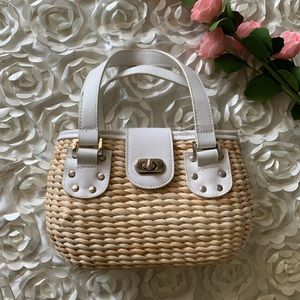 Straw hand bag